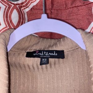 beige crop top 🤍 excellent condition, worn once